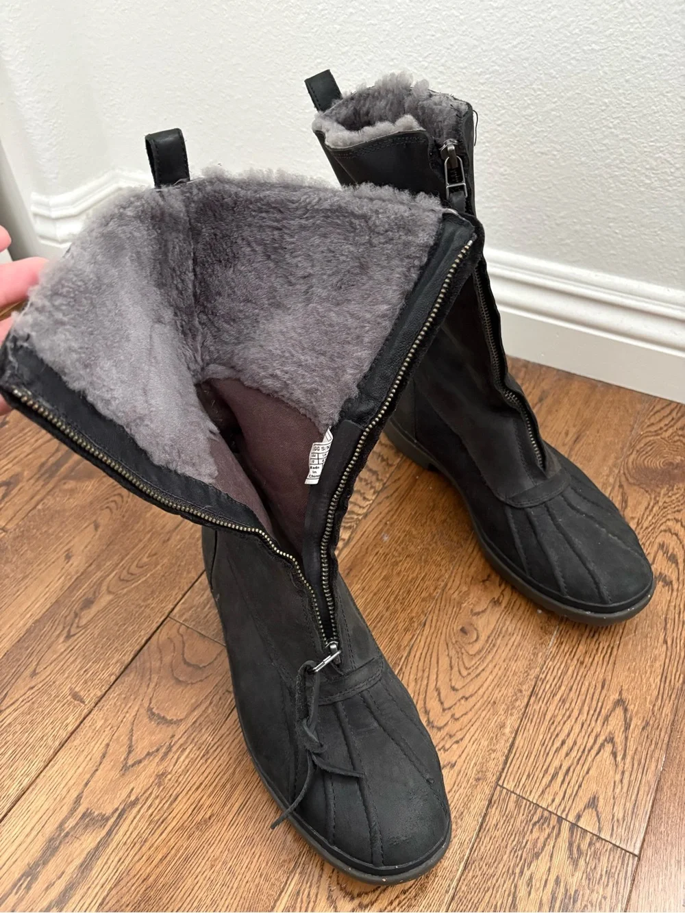 UGG Arquette Womes Boots S/N 1012514 Sheepskin Waterproof Winter Boots Size 10